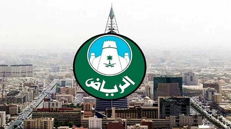 أمانة الرياض تتبع هوية ناشري الملصقات الإعلانية المخالفة