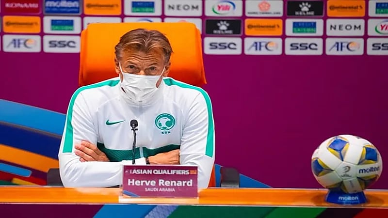 مدرب الأخضر: لدي تشكيلة قوية لتحقيق الفوز على عمان والعويس جاهز للمشاركة غداً