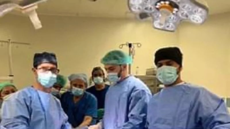 أطباء ينقذون حياة شخص أصيب بطلق ناري في حائل 