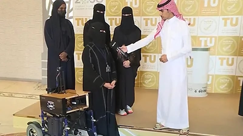 بالفيديو.. طالبات يصنعن مركبة ذاتية القيادة للأشخاص المصابين بالشلل الرباعي