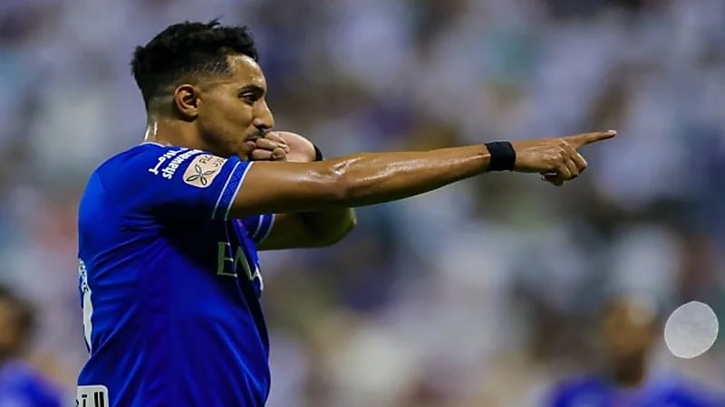 بالفيديو.. الهلال يكسب الفتح بثلاثية ويقترب من التتويج 
