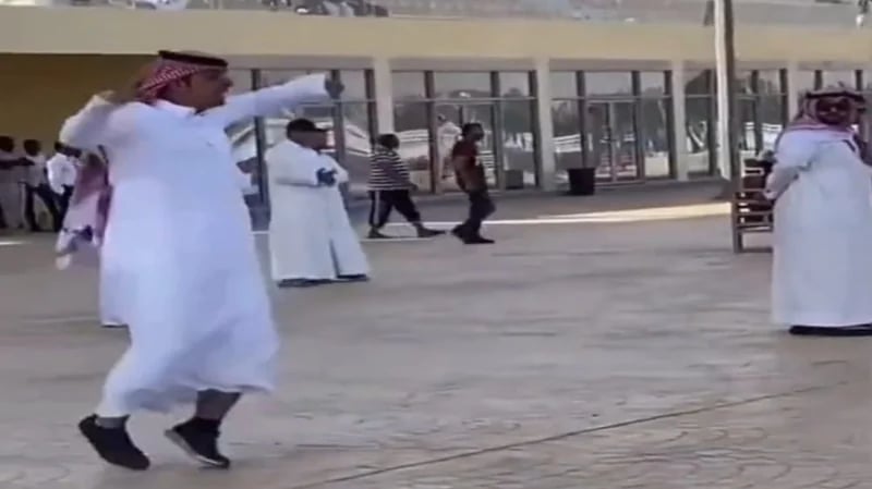 بالفيديو.. فرحة شاب بعد فوز حصانه بميدان الملك خالد للفروسية