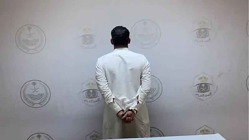 القبض على مواطن ظهر في فيديو يطلق النار من بندقية