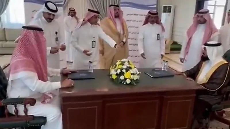 مواطن يتبرع بمركز صحي لقريته "أم المناشير" في الدوادمي .. فيديو