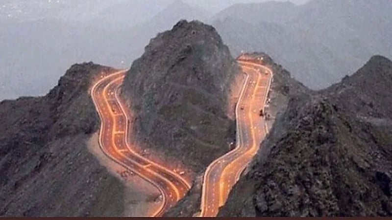 إعادة فتح طريق الهدا بعد توقف الأمطار ووضوح الرؤية