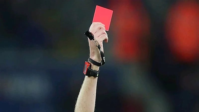 حكم إسباني شهير يقرر الإعتزال بسبب الانتقادات