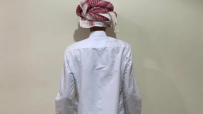 ضبط شخص لاقتحامه ملعب كرة قدم في نجران.. فيديو