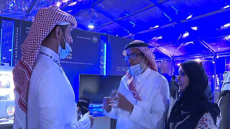 شاهد.. زوجان يشاركان بمشروع تقني بمؤتمر ليب