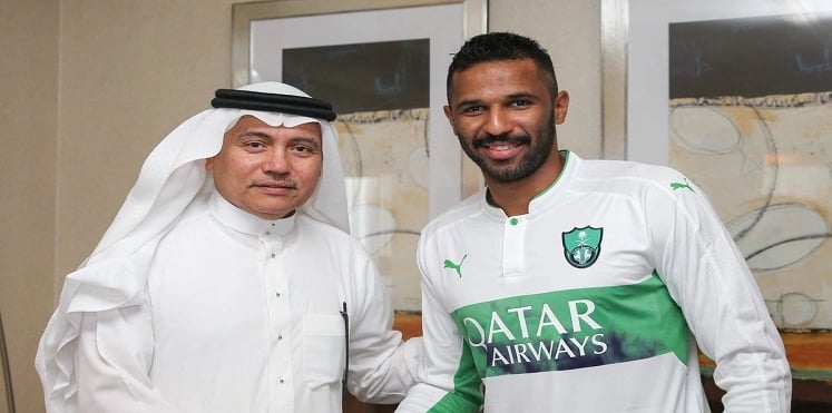 مسئول شبابي يهنئ العويس بالانتقال للأهلي ويطلب الاستمرار في القضية