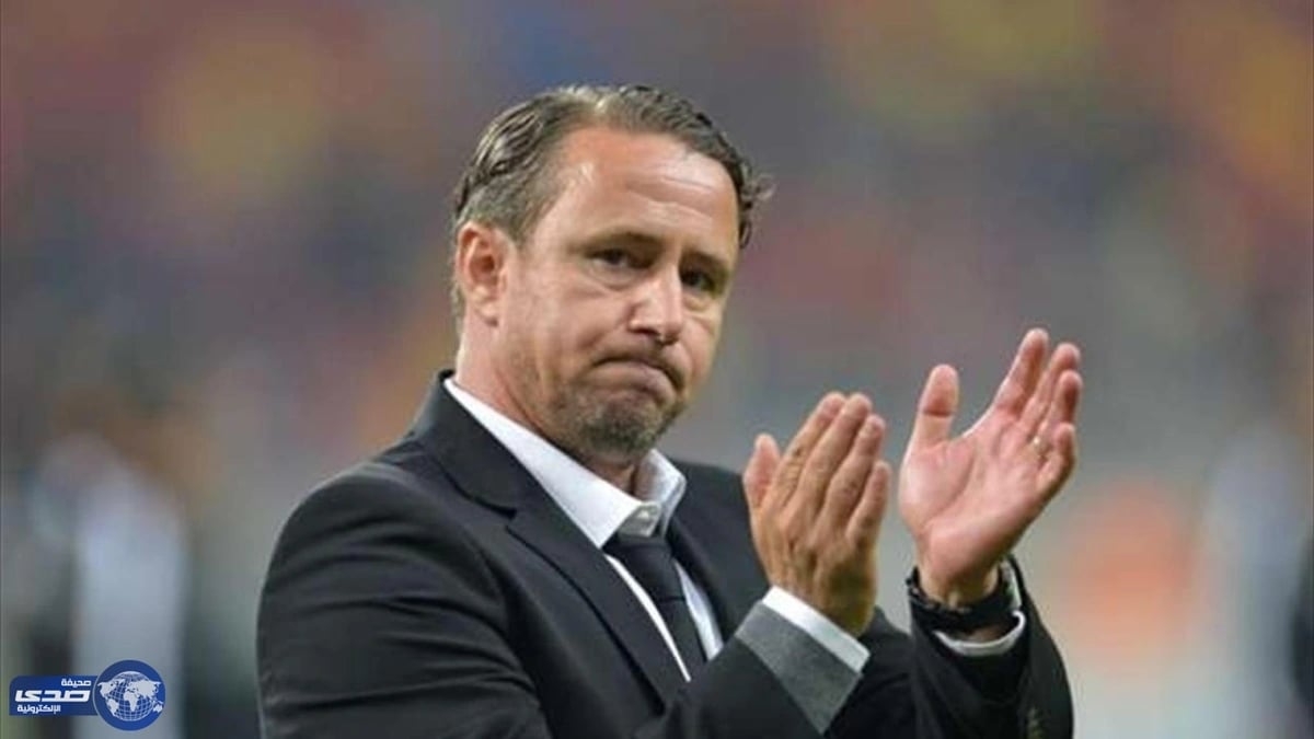 مدرب الهلال السابق حديث الصحف الرومانية بسبب السيارات الفارهة