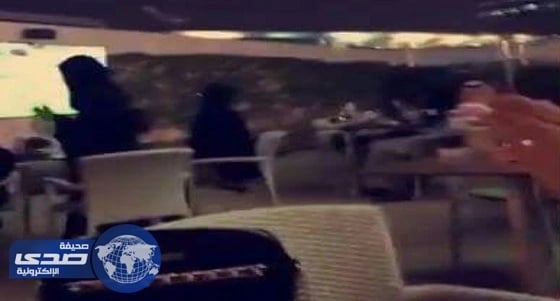 بالفيديو.. رد فعل غير متوقع من فتيات داخل مقهي فرحاً بأهداف الهلال