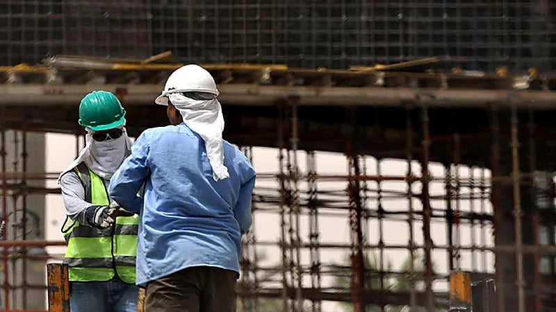 القواعد الخاصة بكيفية معاملة الموظفين في القطاعات المستهدفة بالتحول والتخصيص