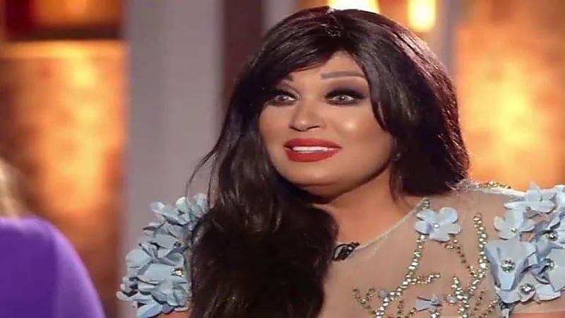 فيفي عبده تفاجئ جمهورها بوصلة رقص خلال حفل غنائي للفنان عمرو دياب