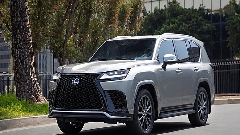 لكزس LX تصل الشرق الأوسط بتصميم عصري