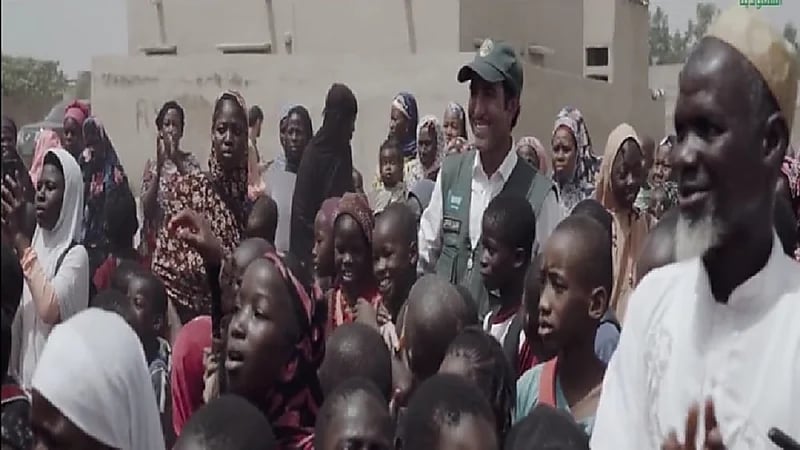 شاهد.. فرحة عارمة بين أهالي قرية في مالي بعدما ساهم مركز الملك سلمان للإغاثة بحفر بئر مياه لهم