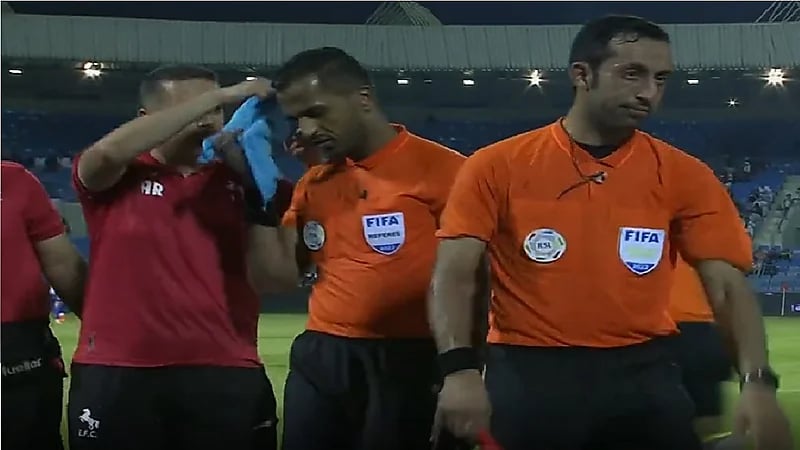 بالفيديو.... وعكة صحية تصيب حكم مباراة الاتفاق والطائي