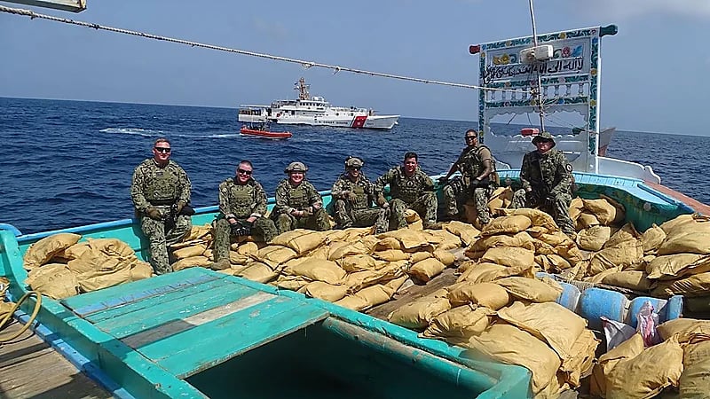 قوة الواجب المختلطة بقيادة القوات البحرية السعودية تضبط 2410 كجم هيروين بخليج عمان