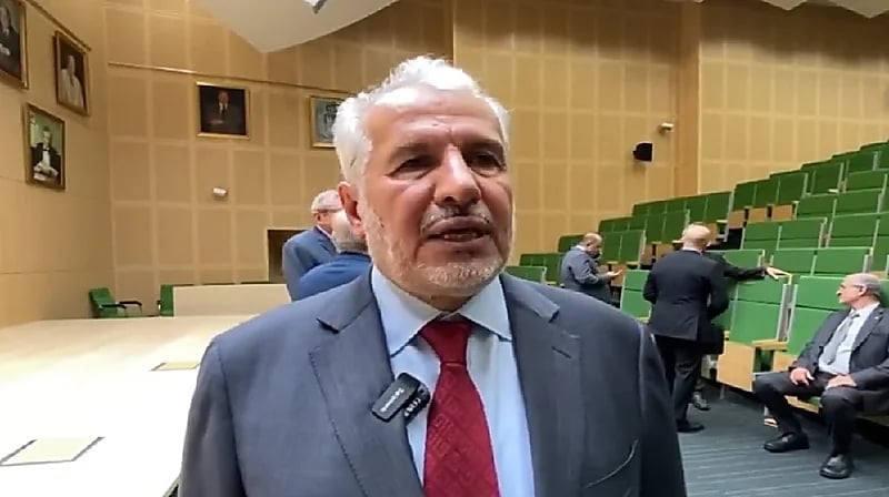 بالفيديو .. الربيعة ينقل الخبرة السعودية في فصل التوائم السيامية إلى بولندا