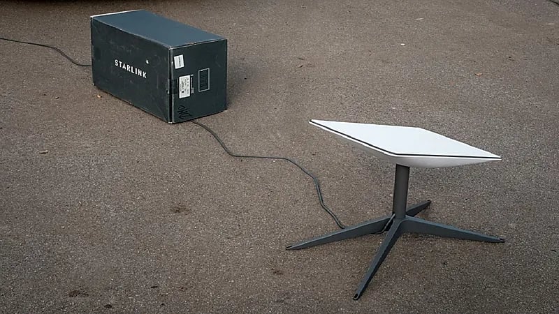 أملا في توفير الإنترنت..تهريب أطباق "ستارلينك" إلى إيران