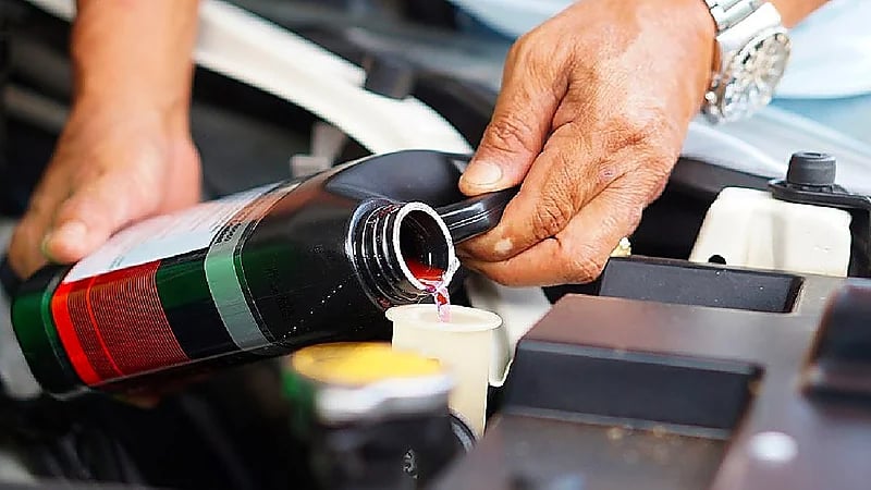 خبير أعطال: المياه العادية لا تصلح لتعبئة "الرديتر"