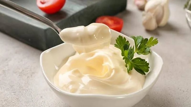 استشاري يحذر من الإفراط في تناول المايونيز: يسبب السمنة وتصلب الشرايين