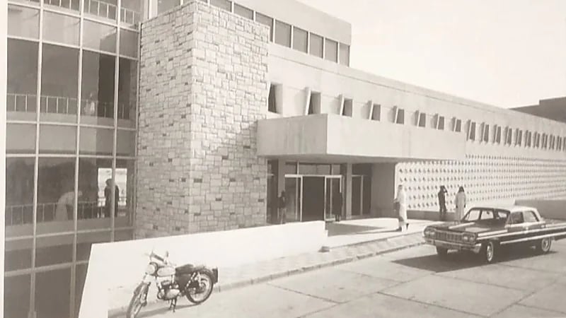 شاهد.. صورة نادرة لمبنى وزارة البترول والثروة المعدنية عام 1385 هجريا