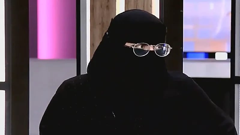 بالفيديو .. طالبة تبتكر منصة لتسريع العثور على الدواء بالصيدليات