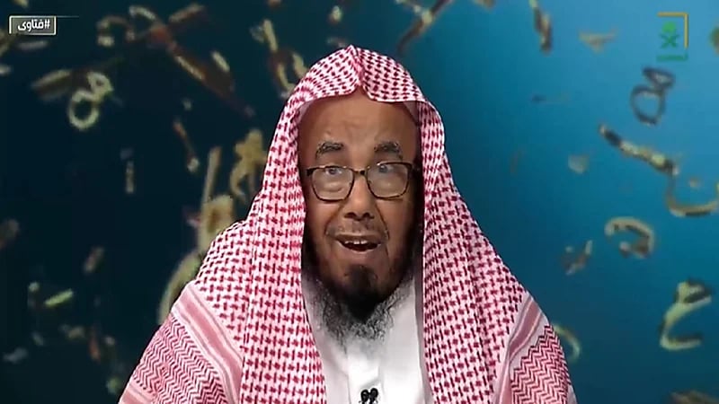 "المطلق" يوضح حكم تأجيل الصلاة بسبب الإرهاق من طريق السفر