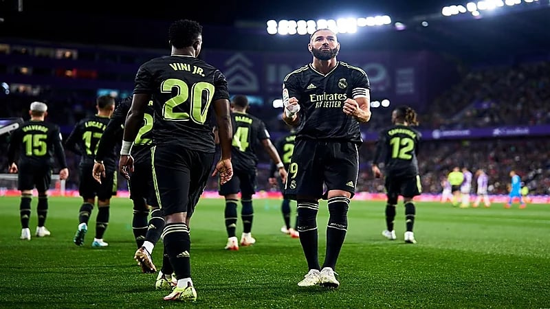 ريال مدريد يتخطى بلد الوليد بهدفي بنزيما 