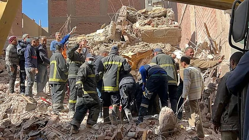 انهيار عقار مكون من 5 طوابق في مصر