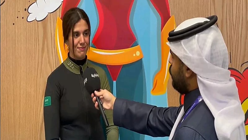 تدرب زوار بوليفارد وورلد.. "رزان العجمي" تروى تجربتها في تعلم القفز المظلي الحر