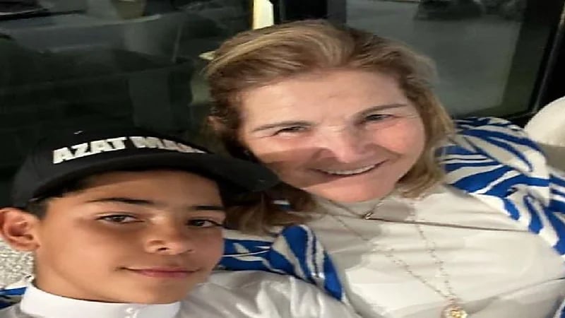 والدة رونالدو تصل الرياض