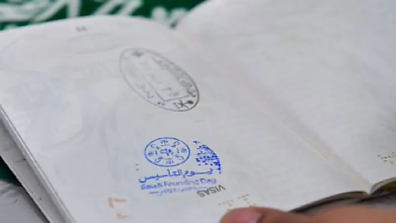إطلاق ختمًا خاصًا بذكرى "يوم التأسيس" بمنافذ الجوازات