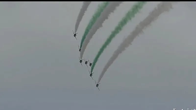 شاهد.. "الصقور السعودية" تزين سماء الجبيل في يوم التأسيس