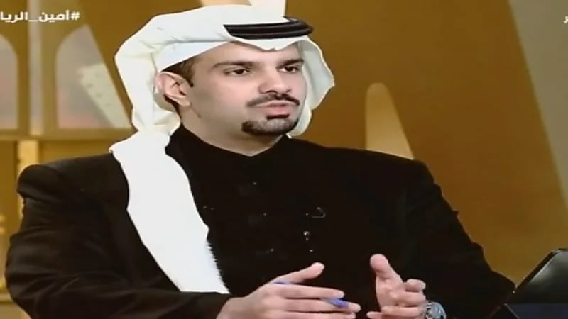 شاهد.. رد فعل الأمير فيصل بن عياف بعدما رأى مقطع ساخر من كثرة "الحفريات" في شوارع الرياض