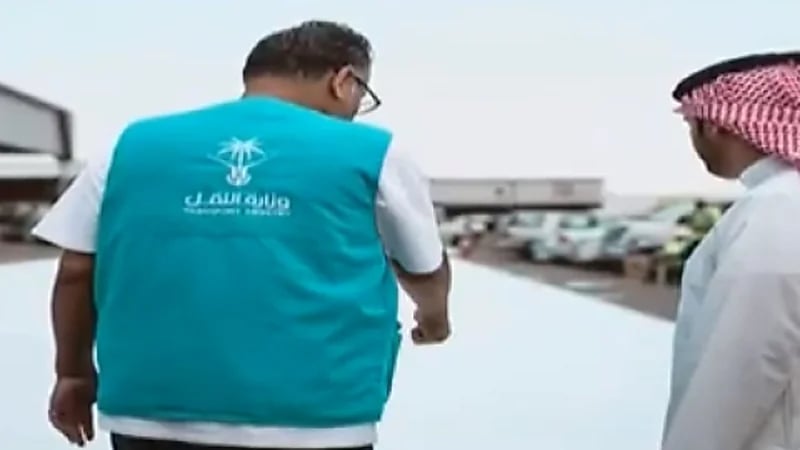 بالفيديو .."النقل": تقنية تبريد الطرق مصنوعة من مواد محلية