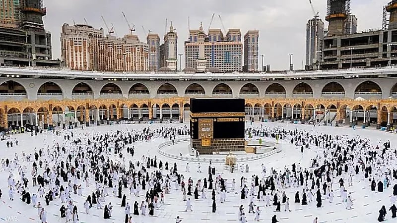 إنقاذ نيجيري سقط أثناء أدائه العمرة