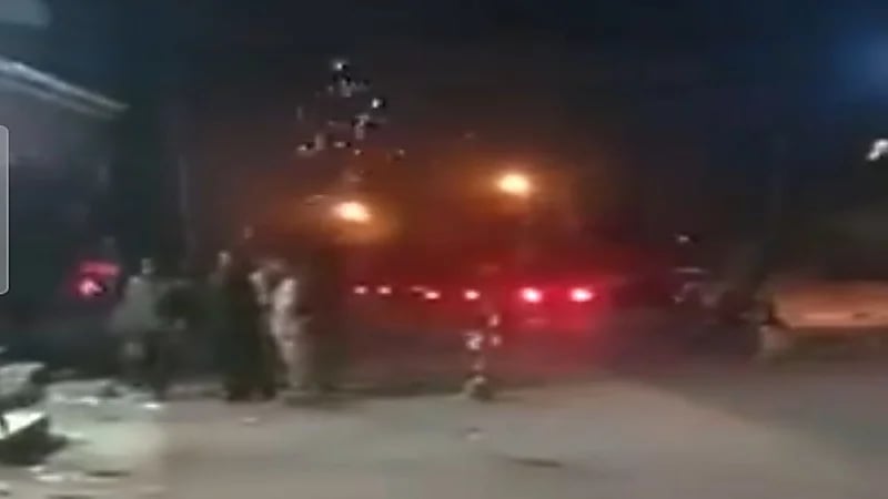 شاهد.. احتفالات بسيطرة ‎الجيش السوداني على مبنى الإذاعة والتلفزيون