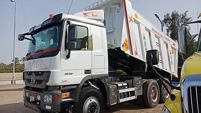 4 إرشادات يجب إتباعها أثناء القيادة بجانب الشاحنات والمركبات الثقيلة 