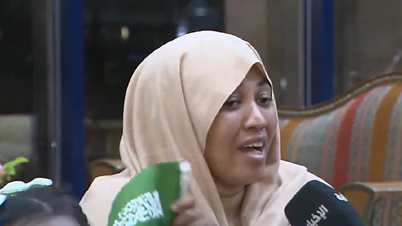 بعدما تخلت عنها سفارتها .. المملكة تجلي أمريكية من السودان (فيديو)