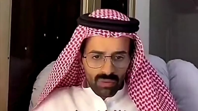 شاهد.. سعود القحطاني يسخر من متابعة تشتكي له خيانة زوجها