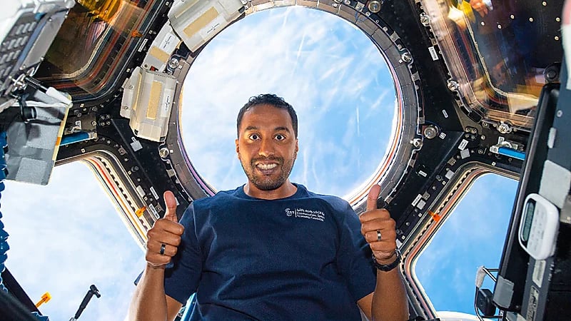 القرني يوضح كيف يتوضأ ويصلي الرواد في الفضاء .. فيديو