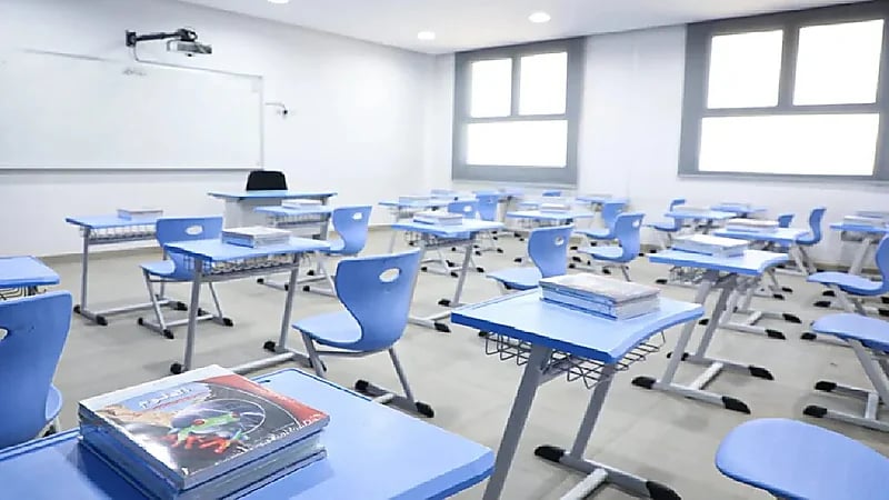 تعليق الدراسة الحضورية غداً في عدة مناطق بسبب الأمطار الغزيرة