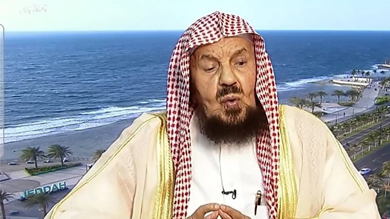 المنيع يوضح حكم إخراج الزكاة من القرض إذا حال عليه الحول ..فيديو 