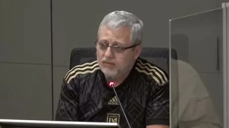 تحريض وهجوم على مسلم يعيش في أمريكا عارض المثلية (فيديو)