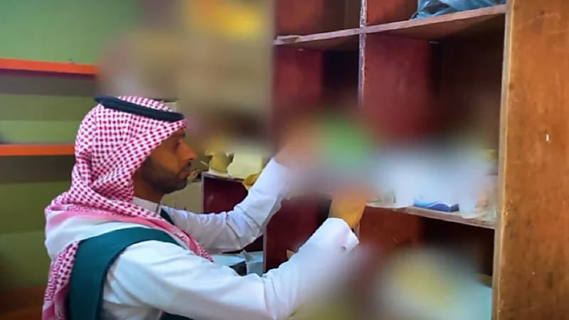 مستودع مهجور يتحول لمأوى للبهارات المغشوشة بالأحساء.. فيديو