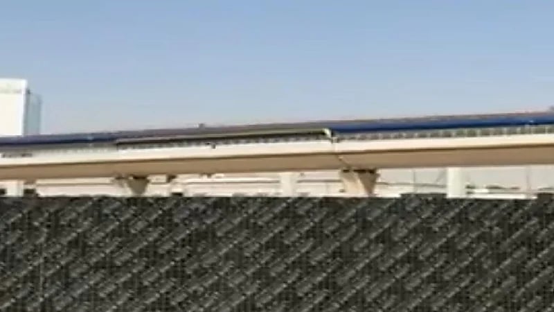 تجربة قطار الرياض على مساري الأصفر والبنفسجي.. فيديو