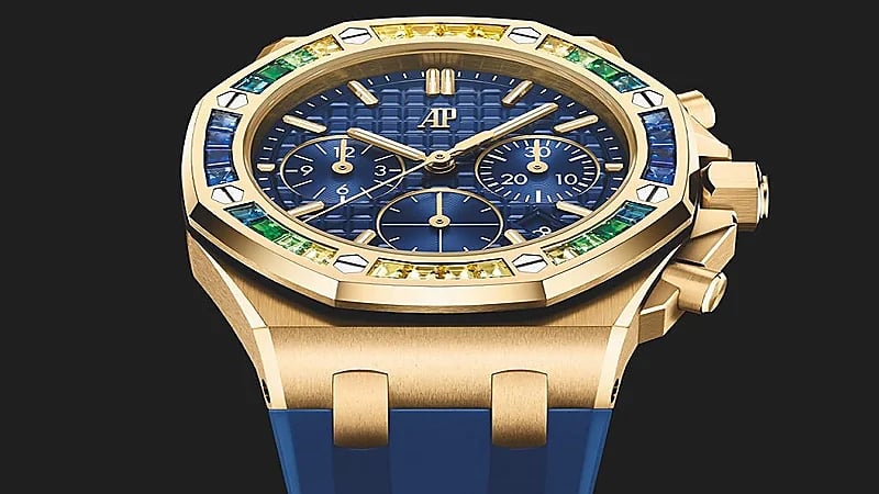 طرح ساعات مرصعة بالماس والذهب الوردي في الأسواق.. صور