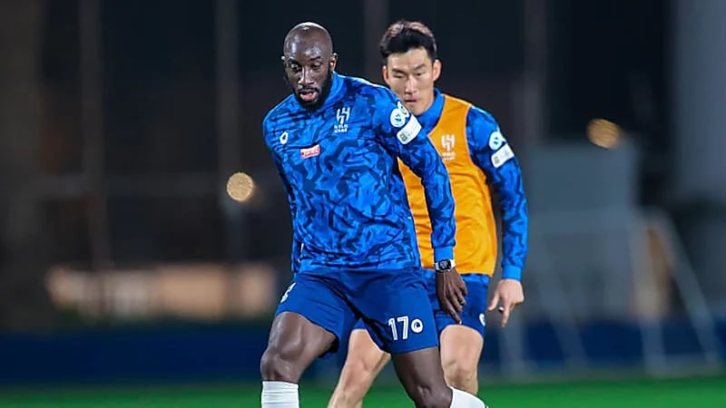 أندية روشن تتنافس لضم محترف الهلال