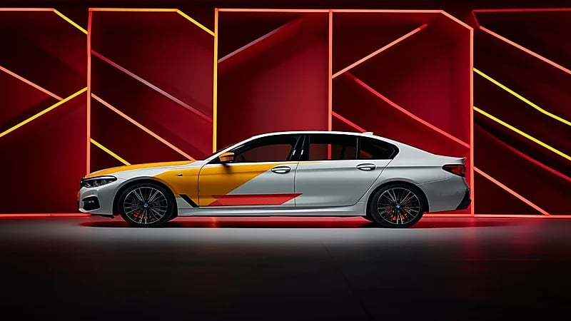 بي إم دبليو تقترب من طرح ميزة تغيير لون السيارة بضغطة زر.. صور